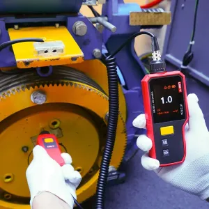 UNI-T UT312A Vibration Meter 2.4 Inch TFT Screen High Precision Acceleration Displacement Tester Type-C Rechargeable Lithium Battery