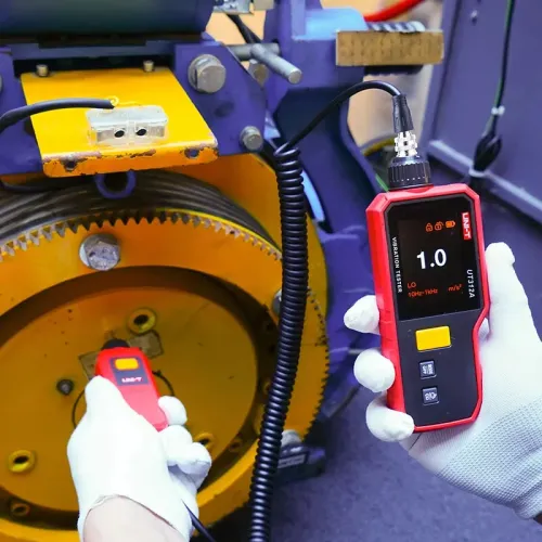 UNI-T UT312A Vibration Meter 2.4 Inch TFT Screen High Precision Acceleration Displacement Tester Type-C Rechargeable Lithium Battery