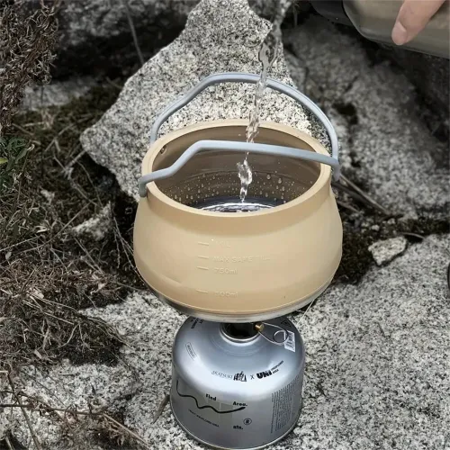 IPRee 1L Outdoor Silicone Kettle Folding Camping Tableware Kettle Cook Water Pot Mini Boiling Water Pot with Handle for Fishing Travel